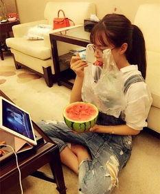 女汉子吃瓜视频,辣味十足的网络美食盛宴