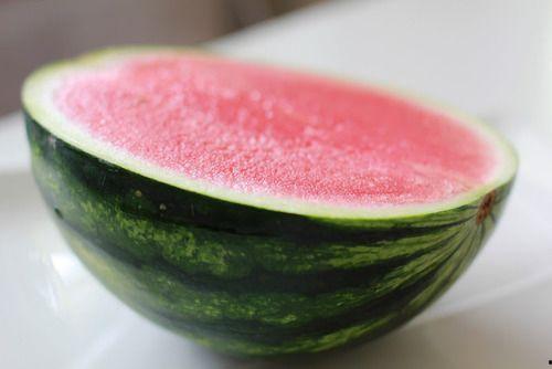 吃西瓜半个瓜,夏日清凉新体验 第1张 吃西瓜半个瓜,夏日清凉新体验 第1张