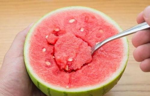吃西瓜半个瓜,夏日清凉新体验 第2张 吃西瓜半个瓜,夏日清凉新体验 第2张