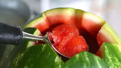 吃西瓜半个瓜,夏日清凉新体验 第3张 吃西瓜半个瓜,夏日清凉新体验 第3张