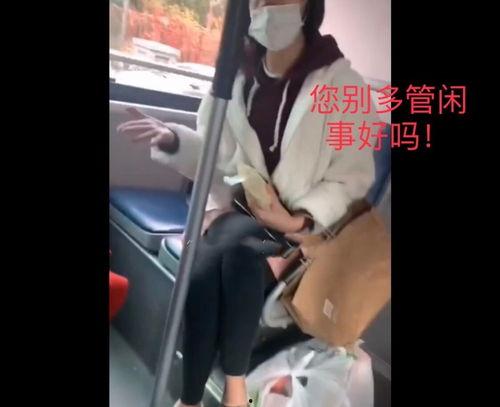 女人戴口罩吃瓜,疫情中的时尚与生活态度  第3张